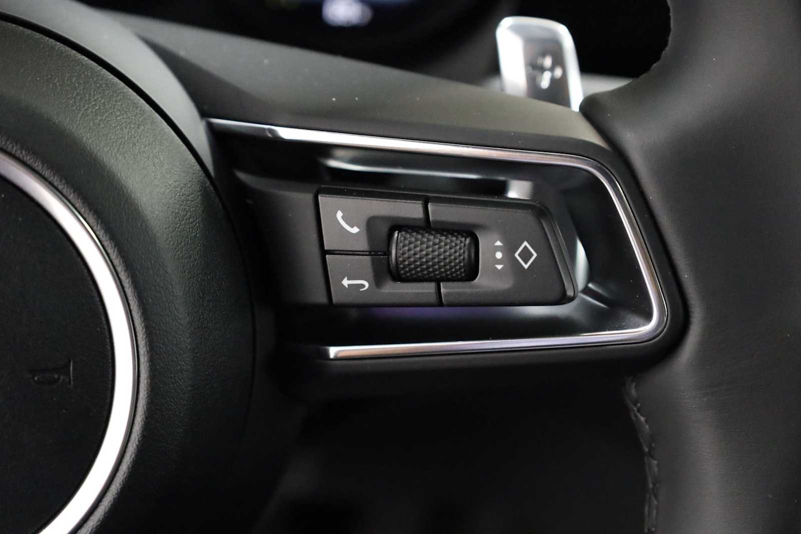 Thumbnail: 2026 Porsche Macan - 28