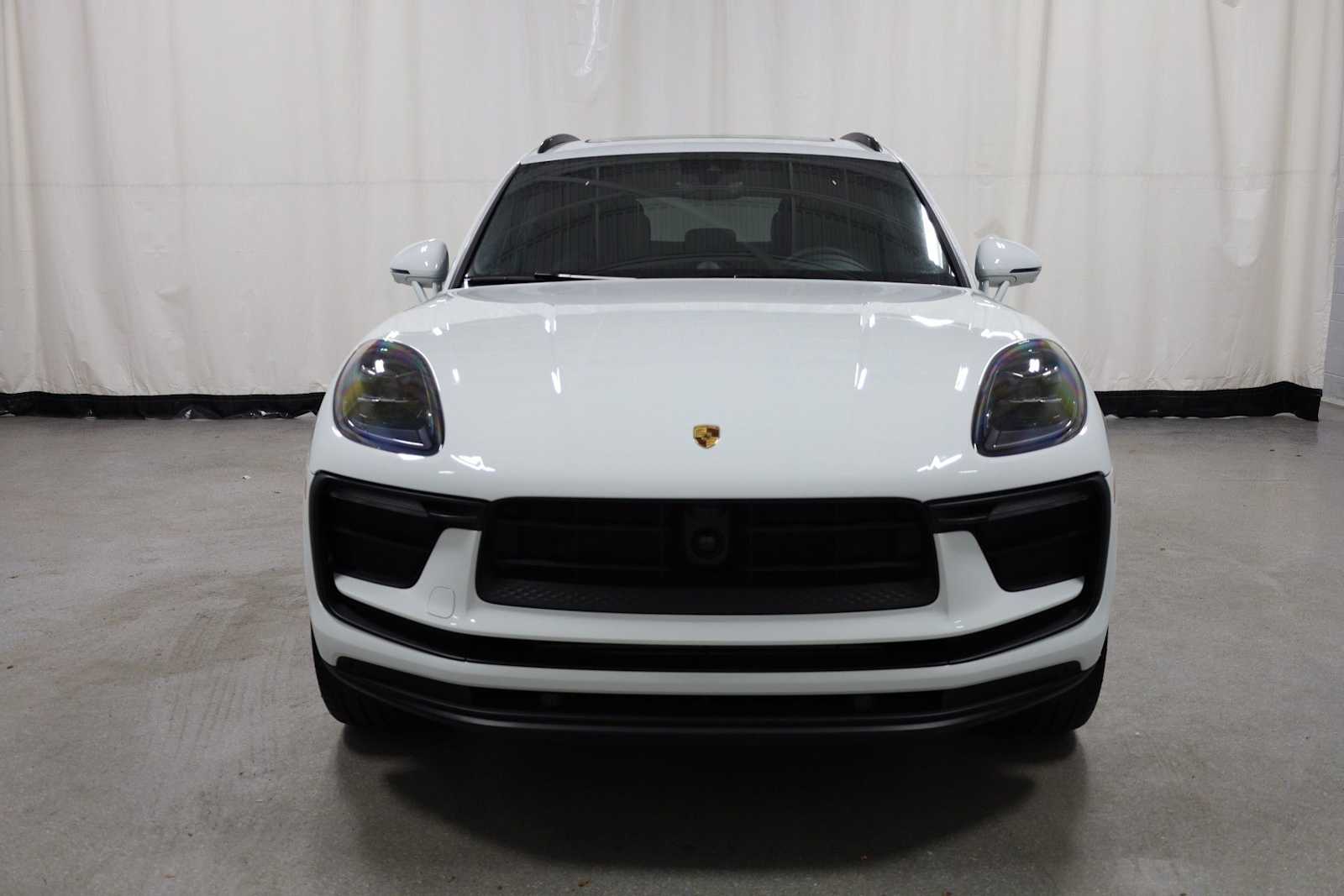 Thumbnail: 2026 Porsche Macan - 14