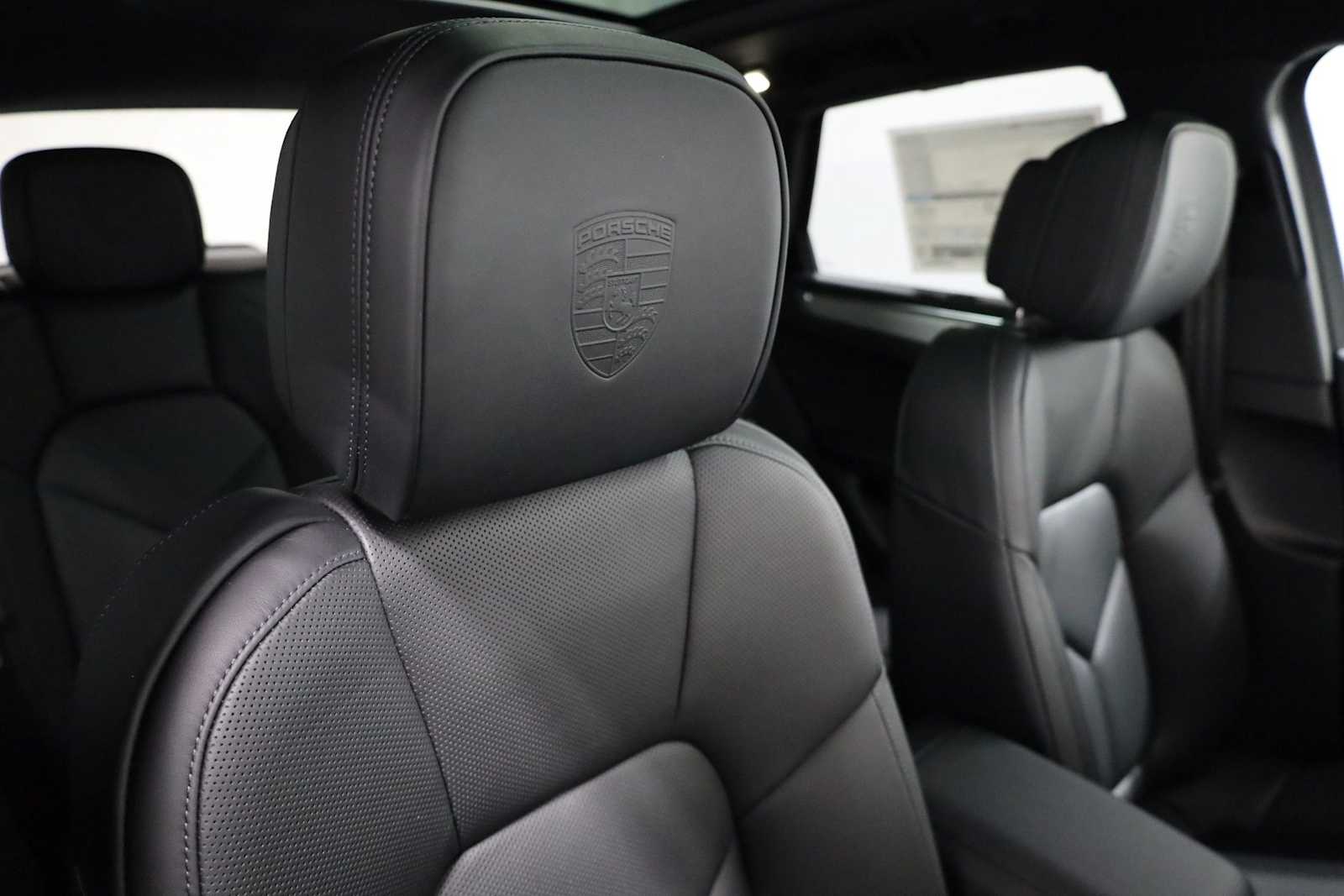 Thumbnail: 2026 Porsche Macan - 22