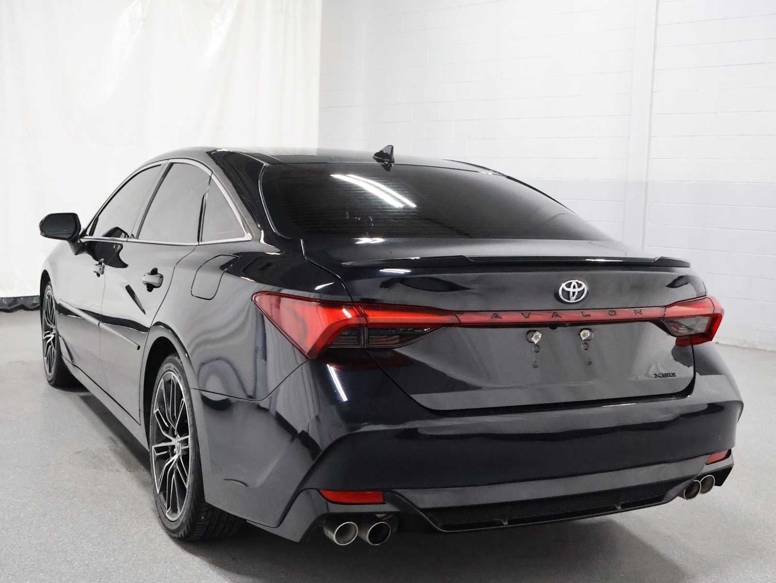 Thumbnail: 2019 Toyota Avalon - 3