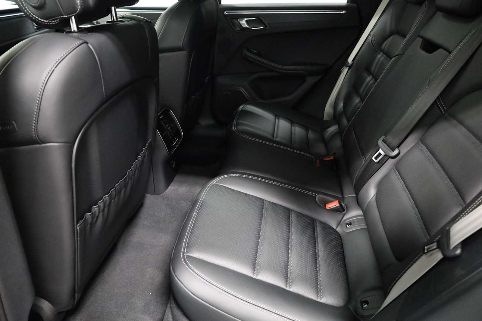 Thumbnail: 2025 Porsche Macan - 36