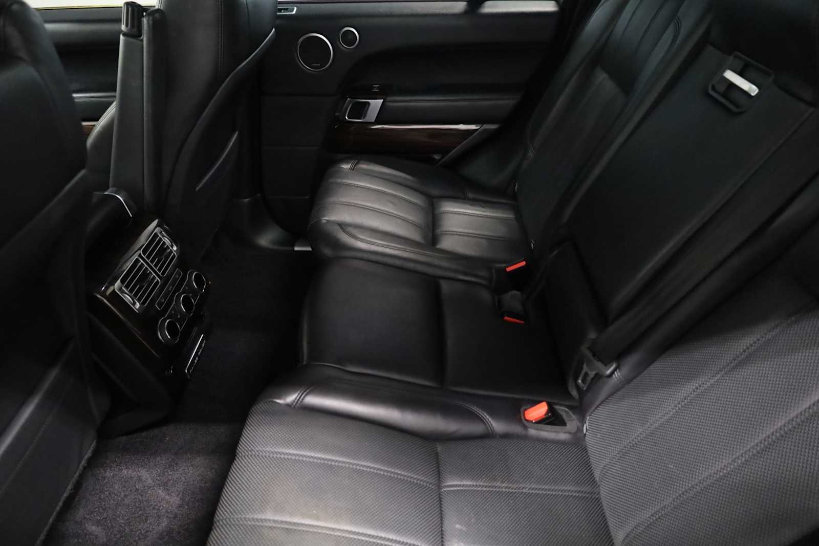 Thumbnail: 2015 Land Rover Range Rover - 32
