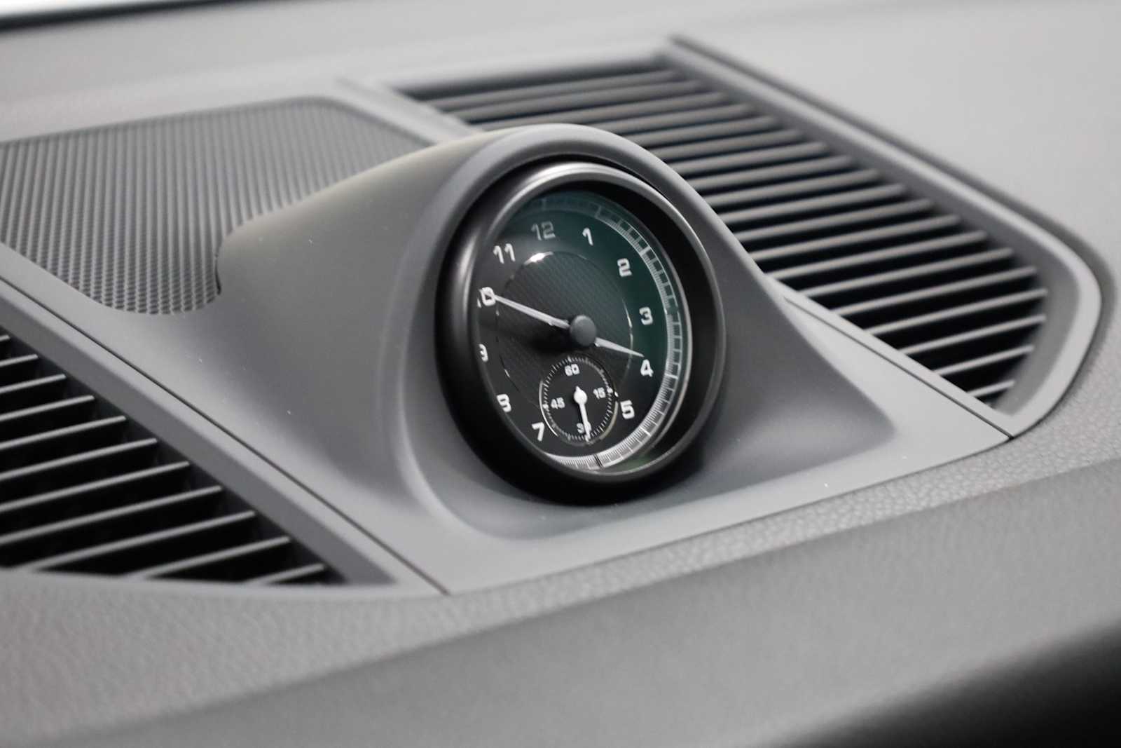 Thumbnail: 2026 Porsche Macan - 18