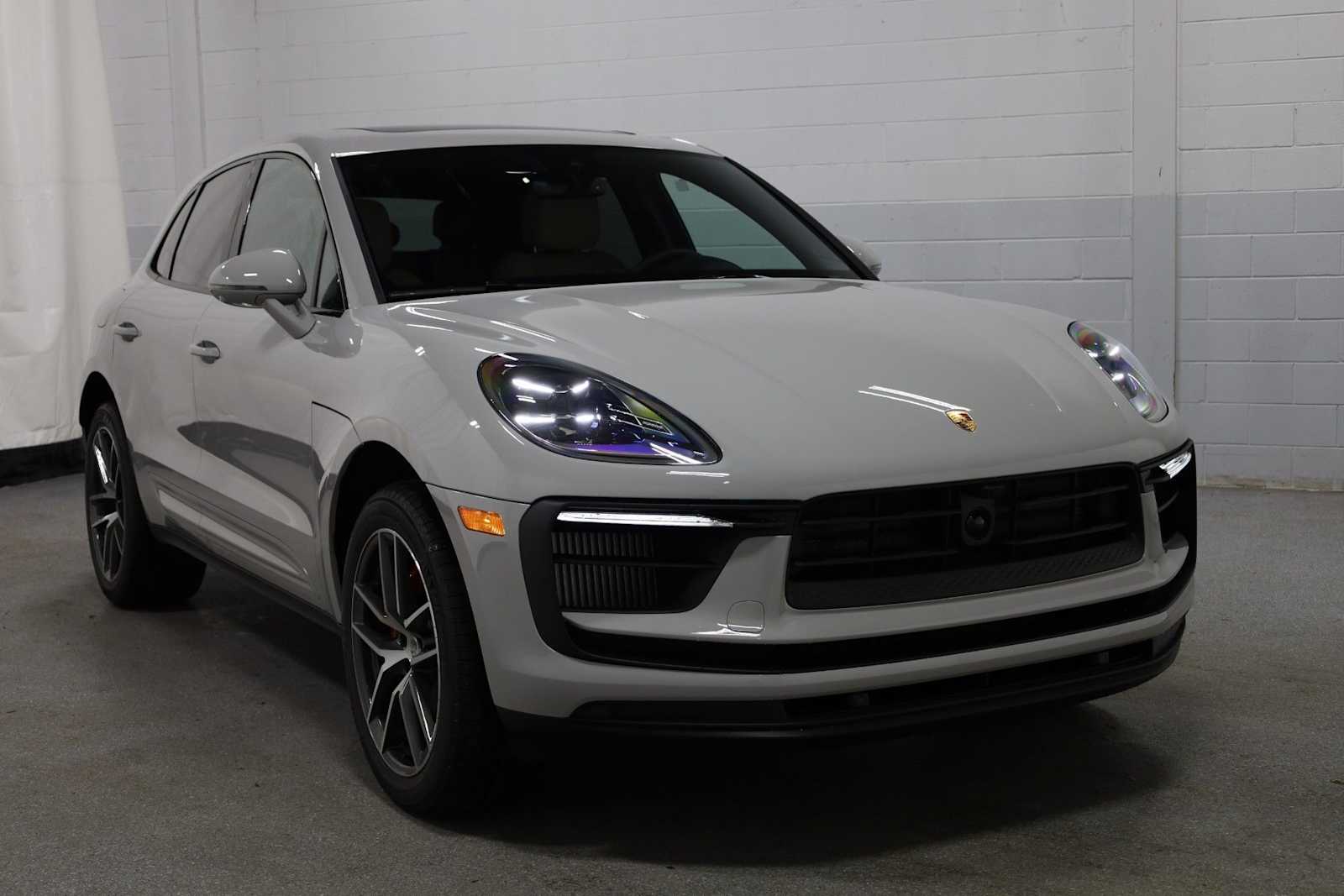 Thumbnail: 2026 Porsche Macan - 13