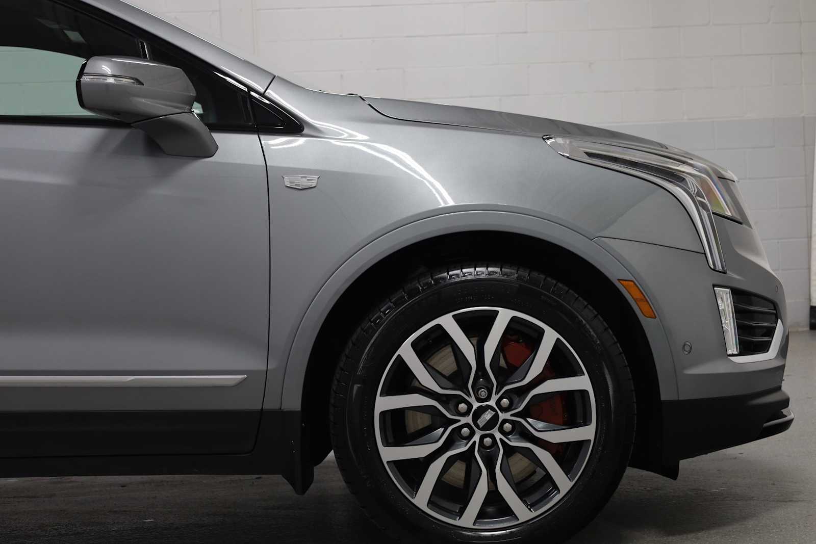 Thumbnail: 2023 Cadillac XT5 - 11