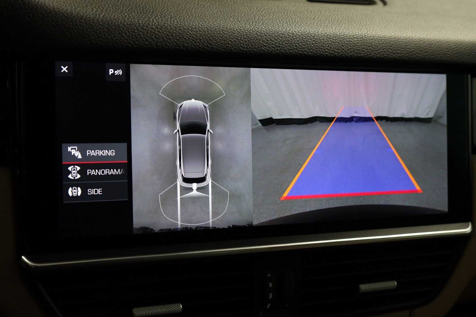 Thumbnail: 2019 Porsche Cayenne - 34