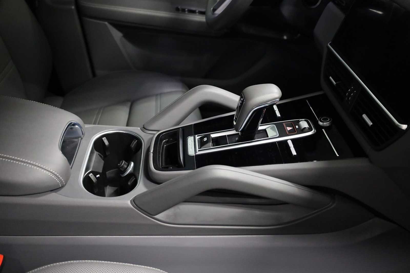 Thumbnail: 2023 Porsche Cayenne - 21