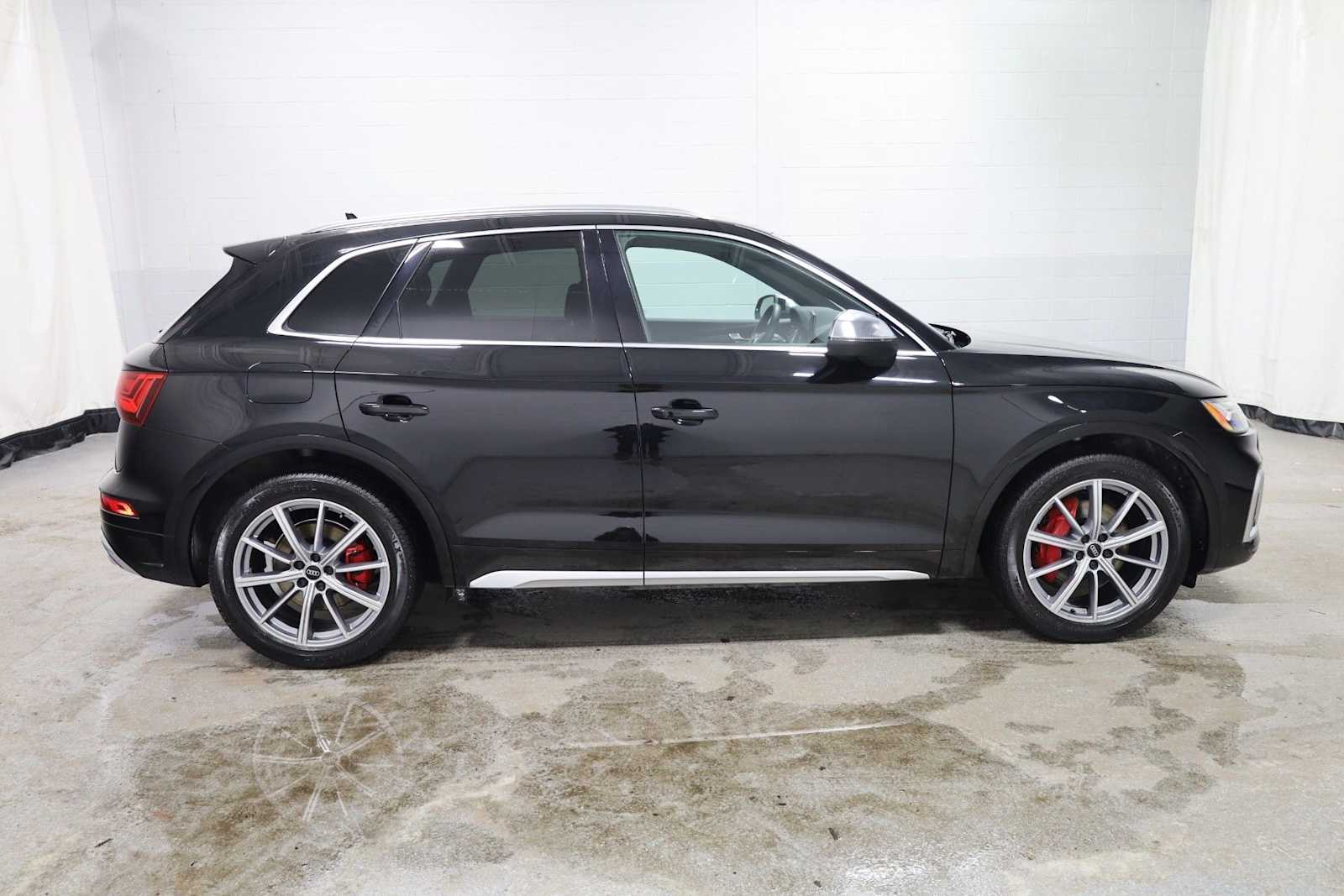 Thumbnail: 2024 Audi SQ5 - 10