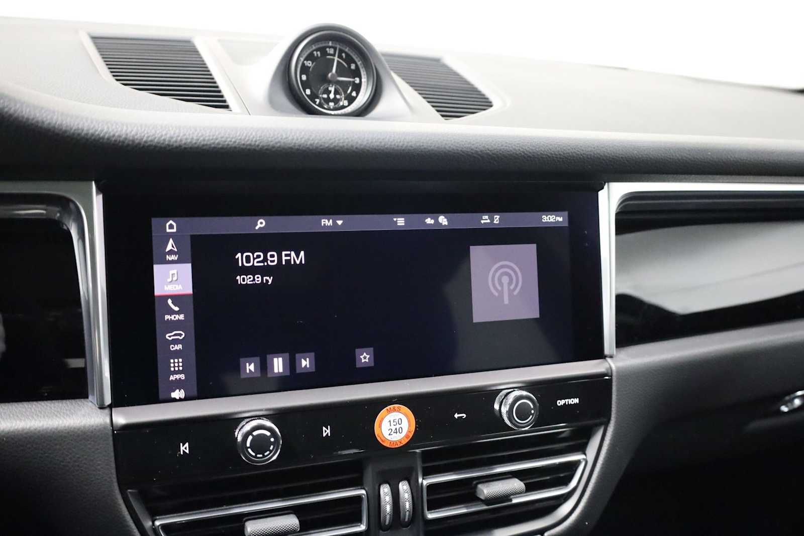 Thumbnail: 2026 Porsche Macan - 32