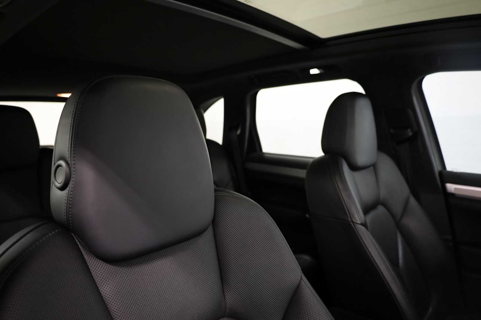 Thumbnail: 2014 Porsche Cayenne - 22
