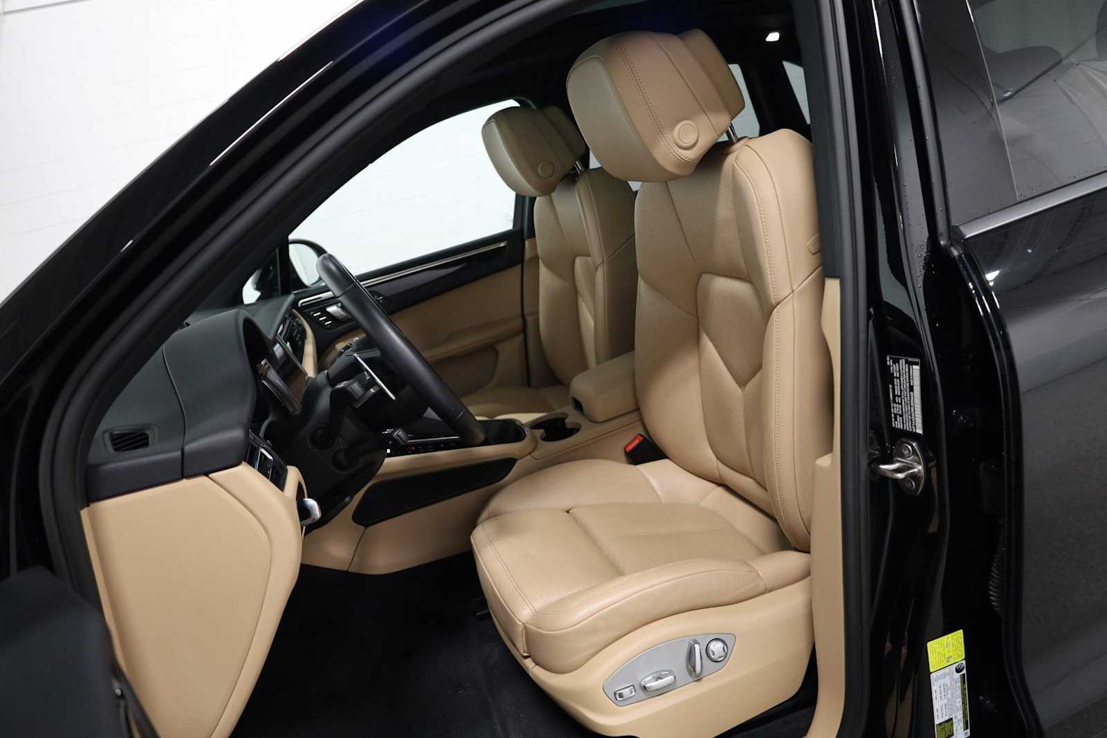 Thumbnail: 2024 Porsche Macan - 5