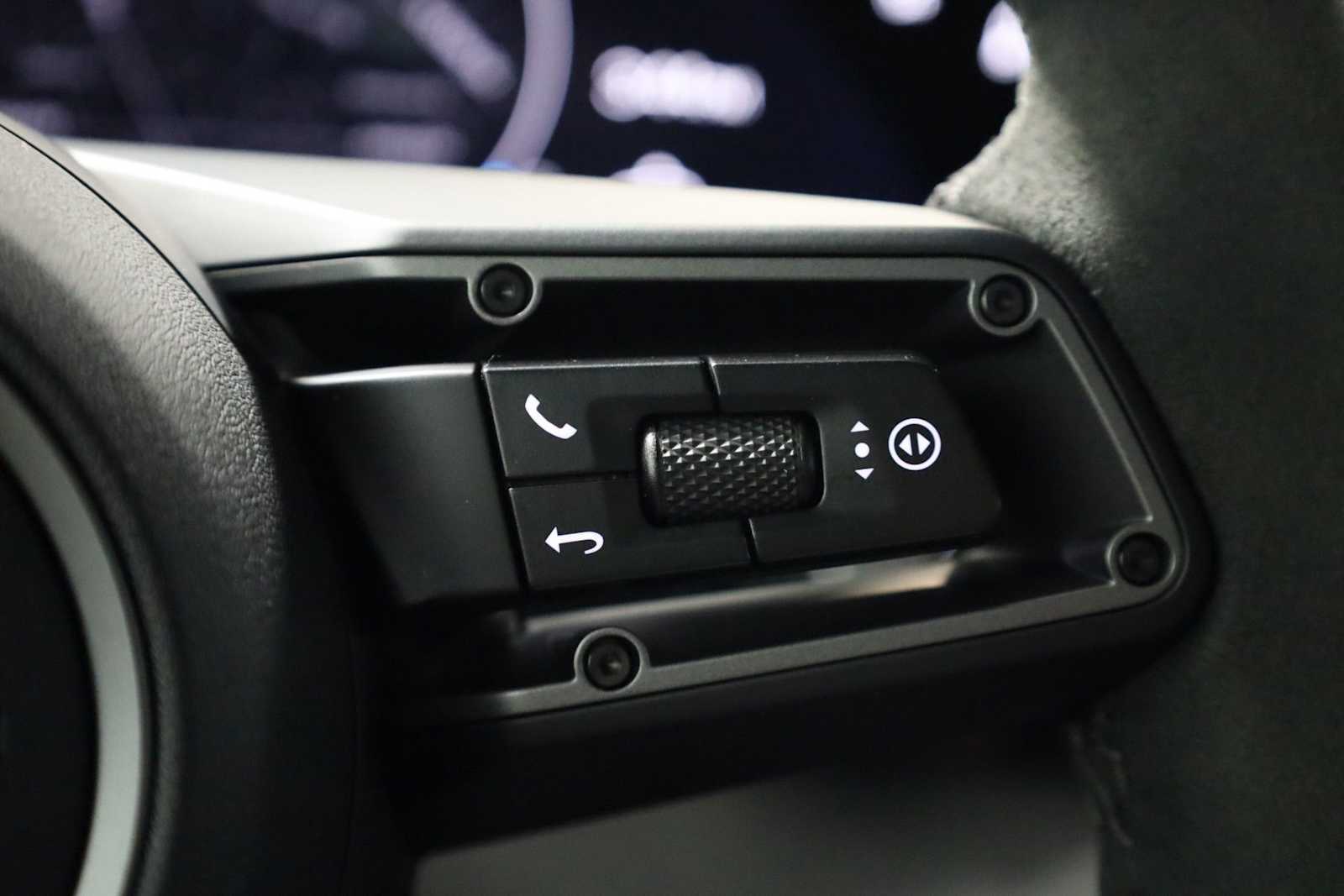 Thumbnail: 2025 Porsche Taycan - 29