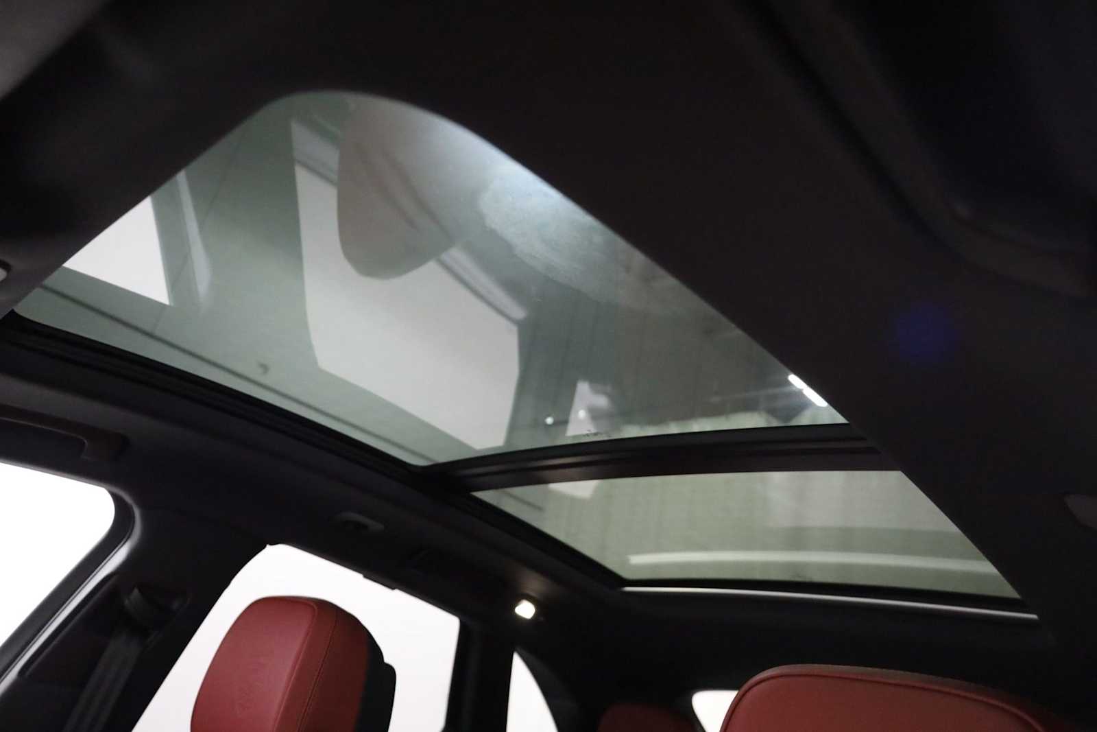 Thumbnail: 2025 Porsche Macan - 20