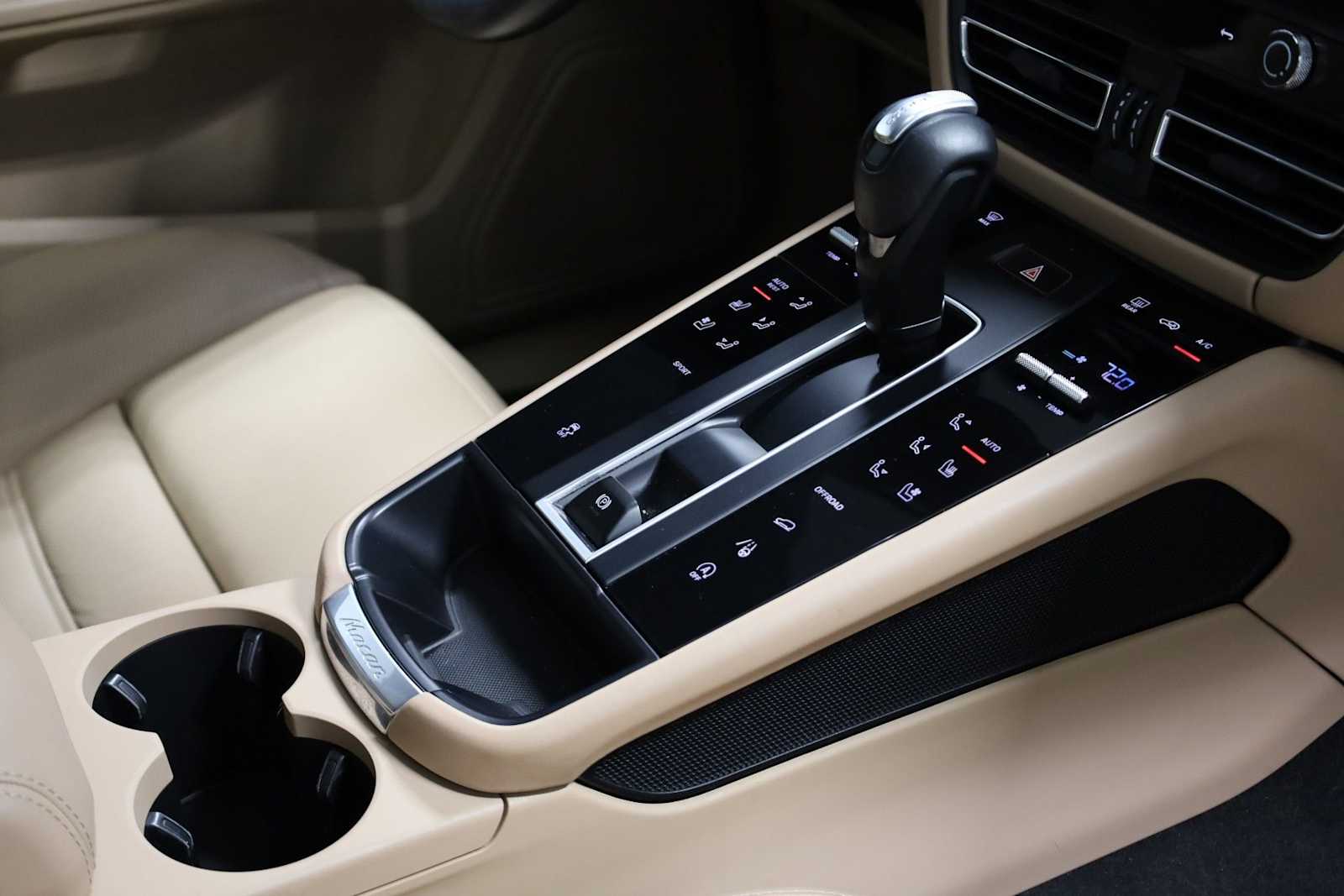 Thumbnail: 2023 Porsche Macan - 20