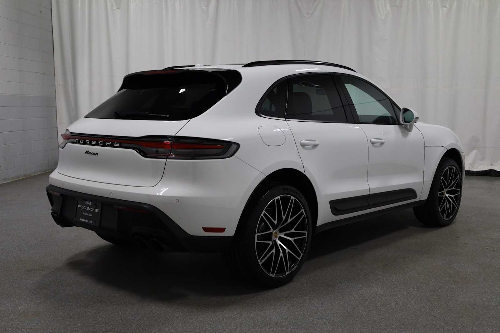 Thumbnail: 2026 Porsche Macan - 8