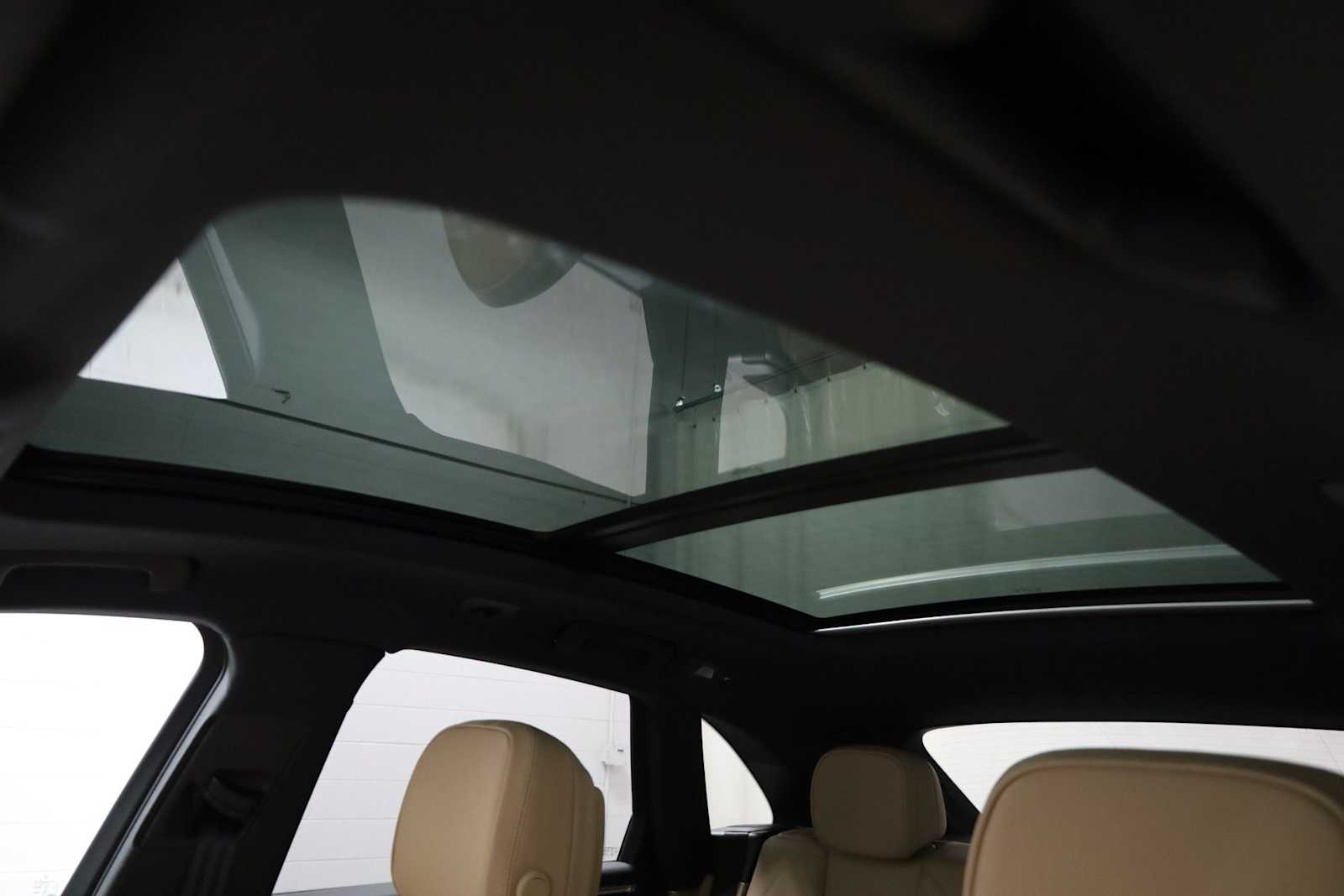 Thumbnail: 2026 Porsche Macan - 20