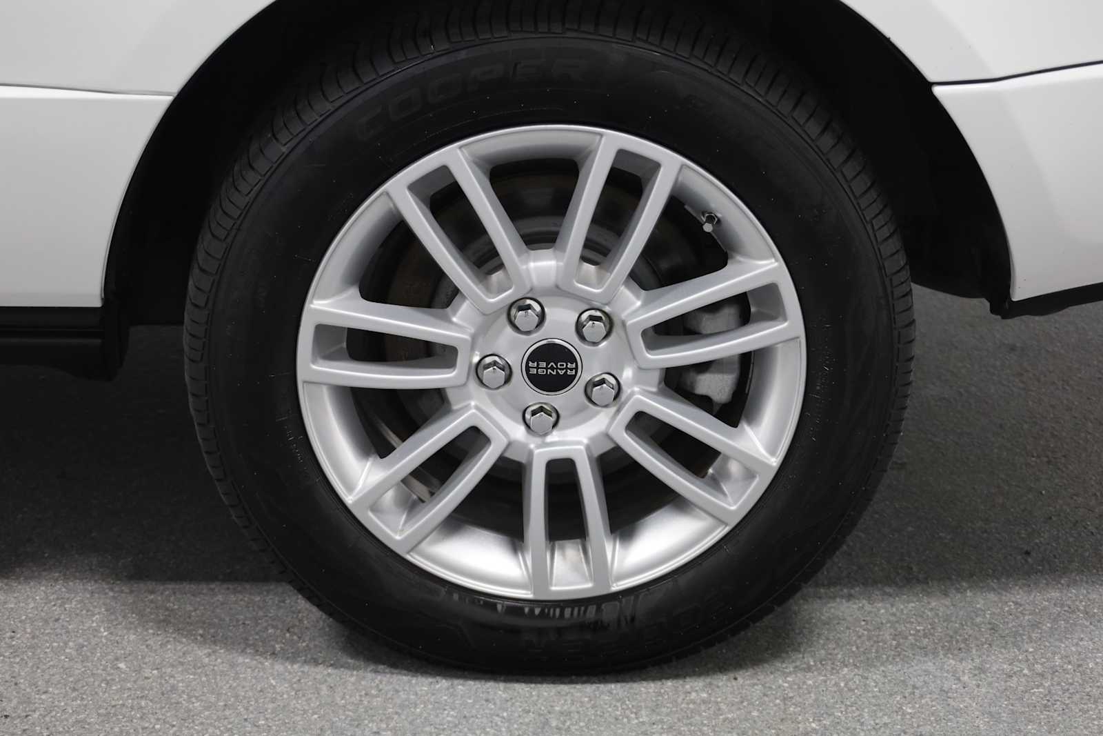 Thumbnail: 2012 Land Rover Range Rover - 36