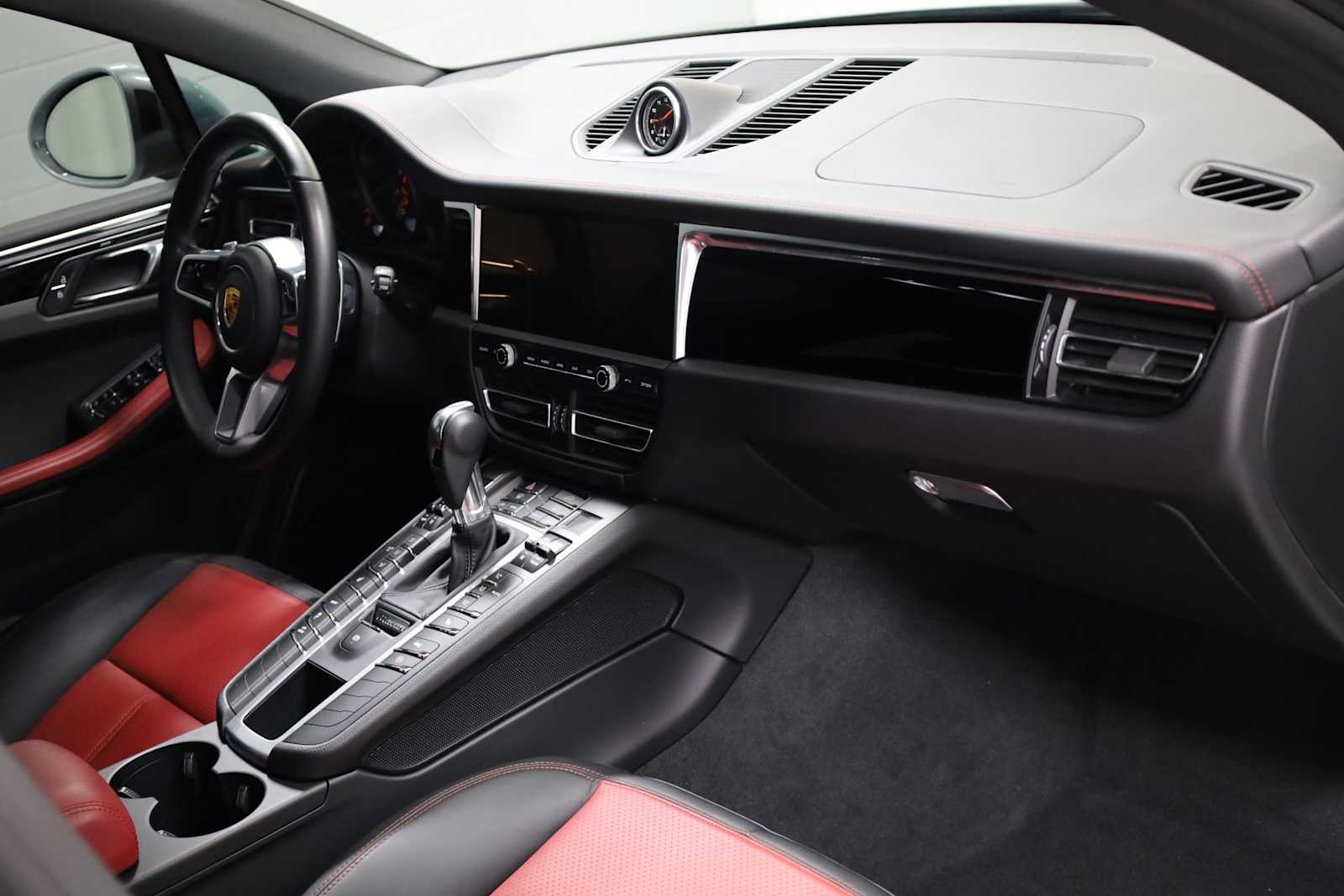 Thumbnail: 2021 Porsche Macan - 6