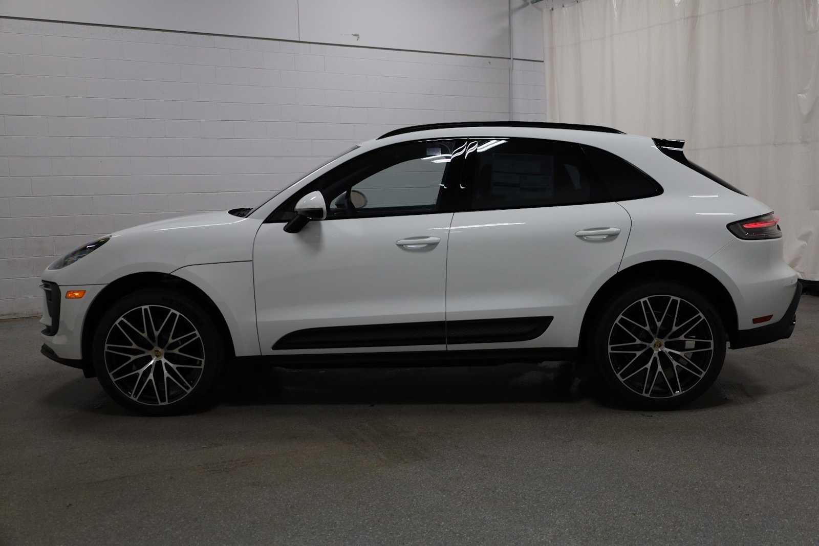 Thumbnail: 2026 Porsche Macan - 2