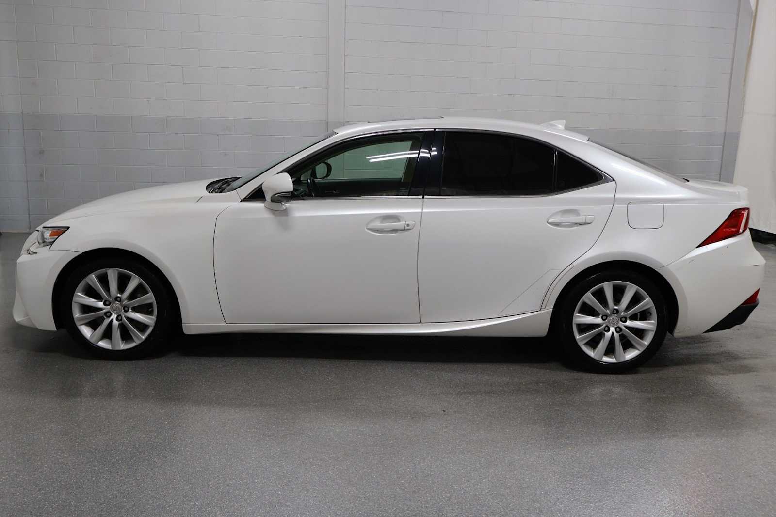 Thumbnail: 2016 Lexus IS - 2