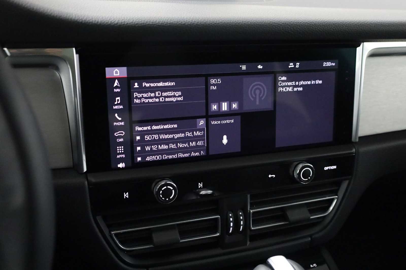 Thumbnail: 2026 Porsche Macan - 32