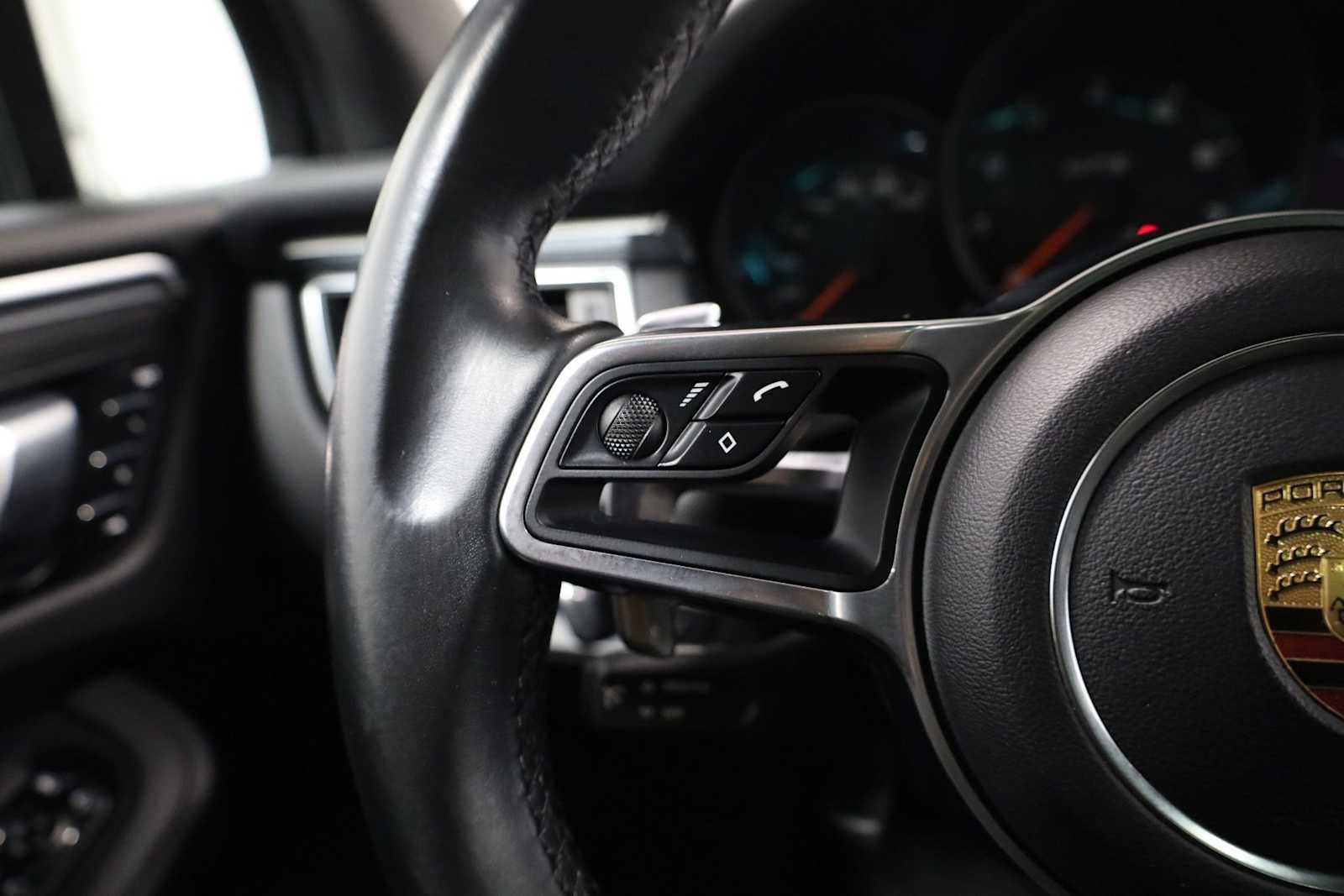 Thumbnail: 2018 Porsche Macan - 27