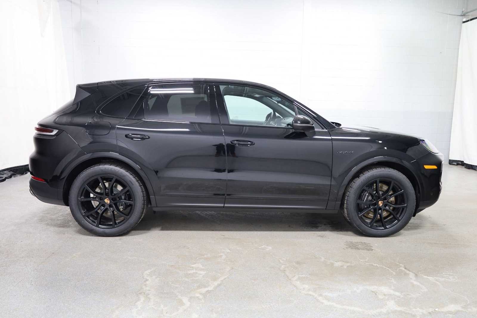 Thumbnail: 2026 Porsche Cayenne - 10