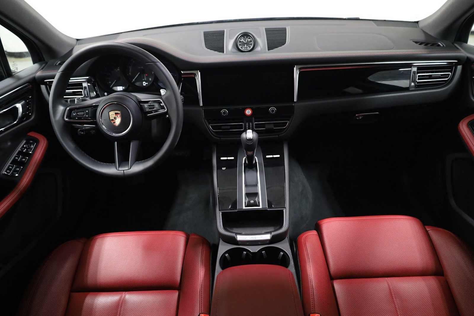 Thumbnail: 2025 Porsche Macan - 26