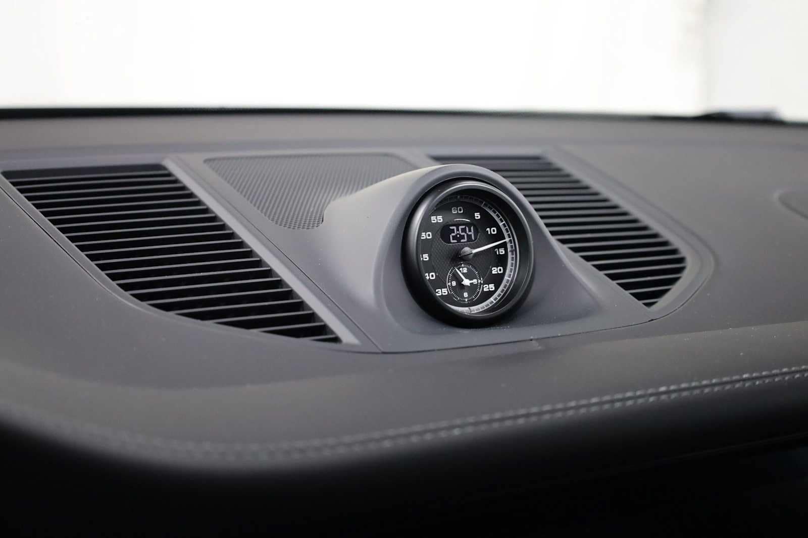 Thumbnail: 2026 Porsche Macan - 18