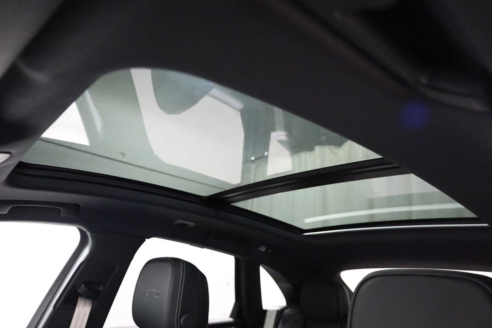 Thumbnail: 2026 Porsche Macan - 20