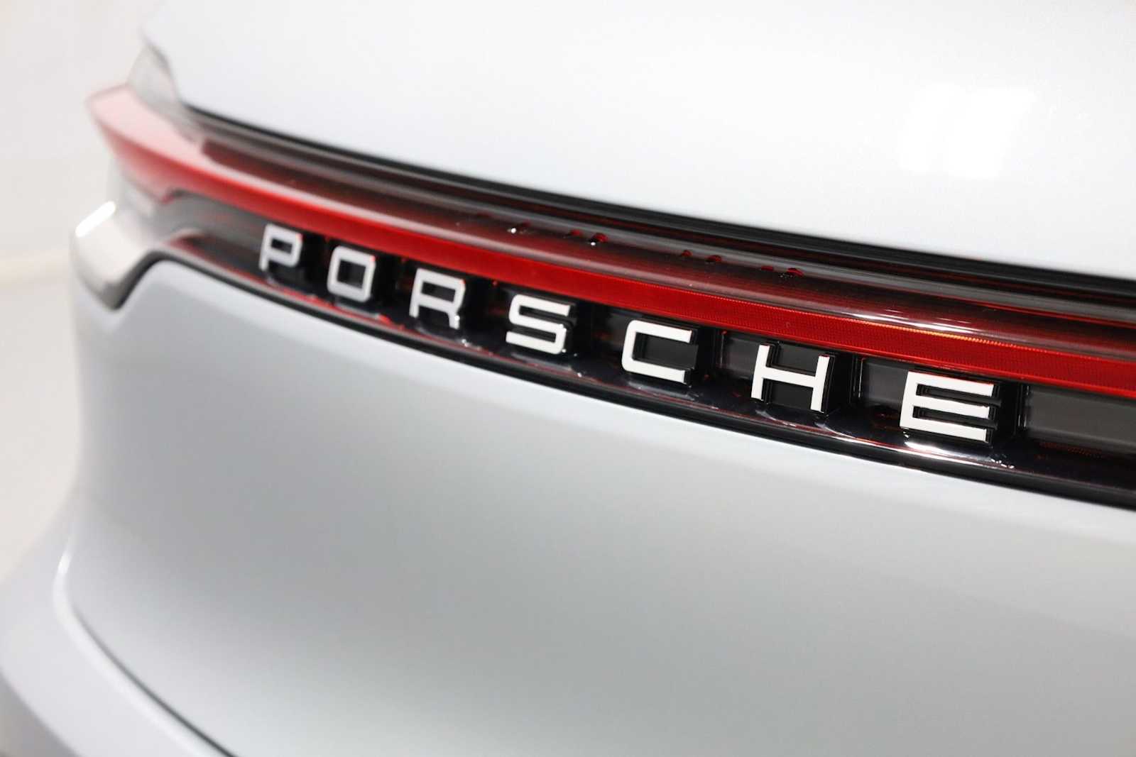 Thumbnail: 2026 Porsche Macan - 8