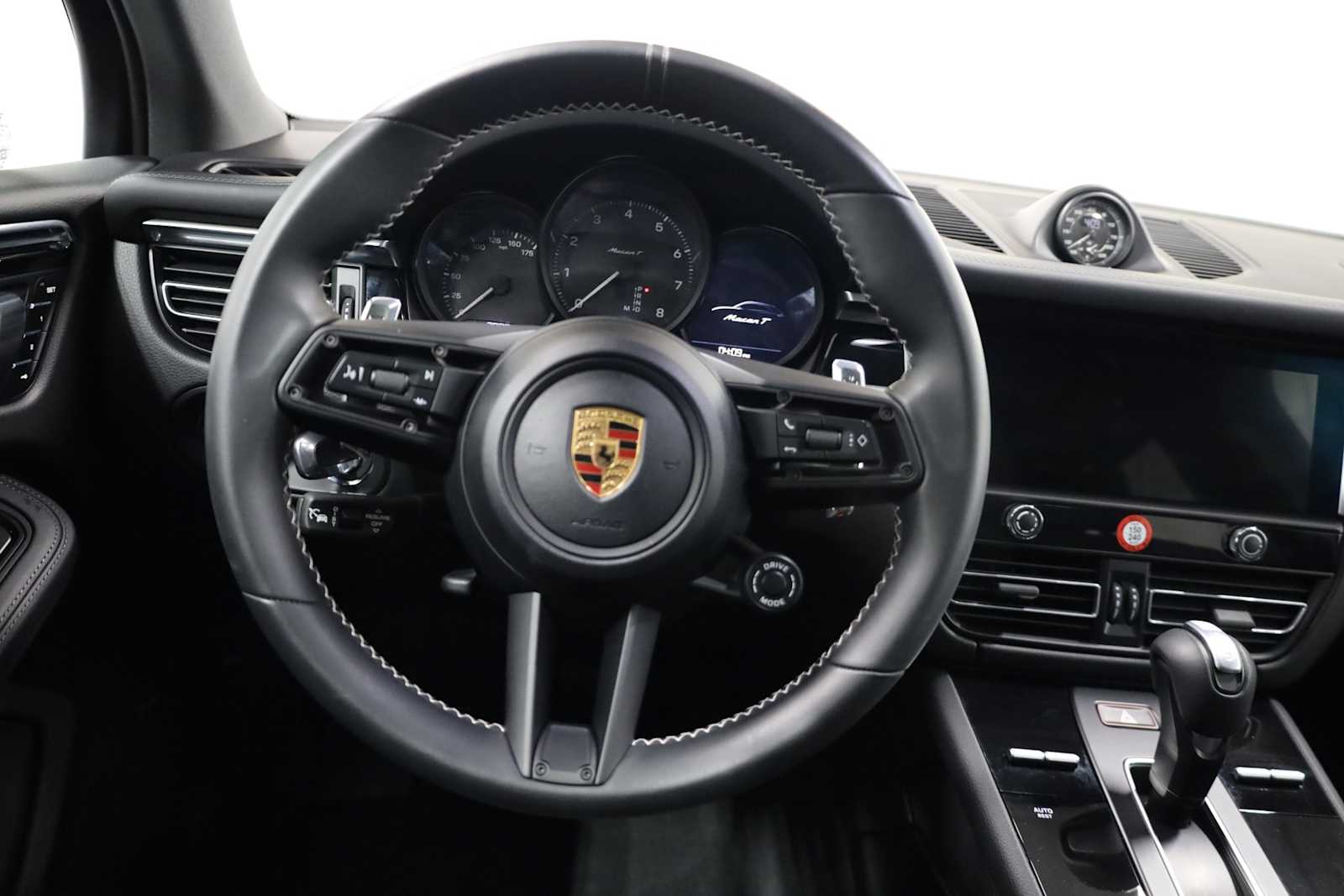 Thumbnail: 2025 Porsche Macan - 26