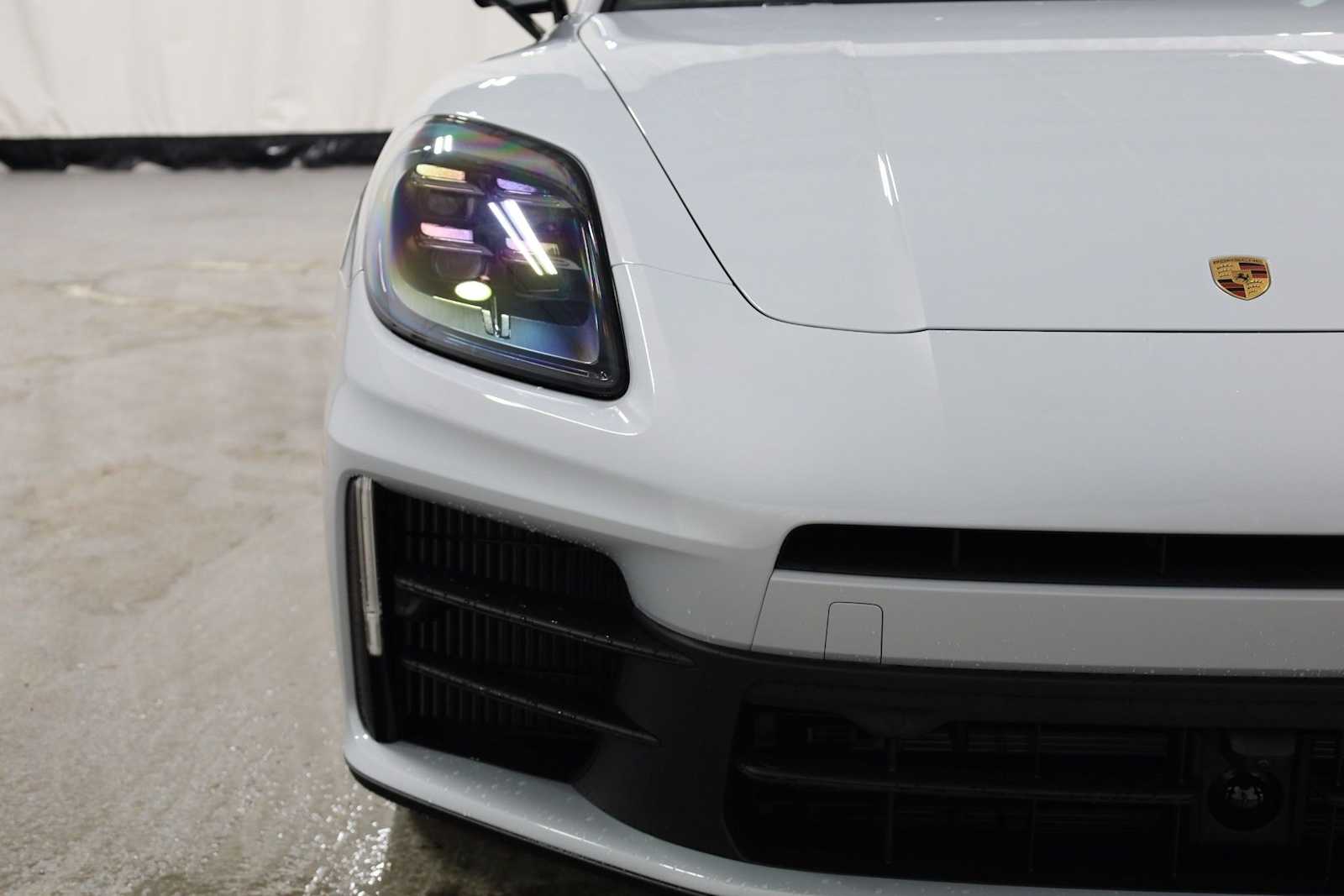 Thumbnail: 2026 Porsche Panamera - 15