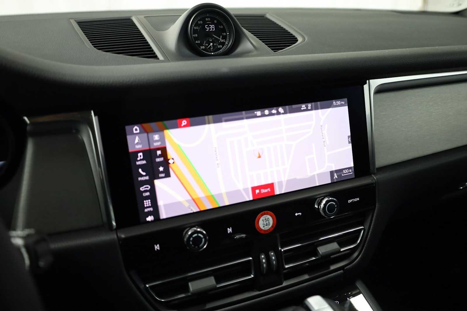 Thumbnail: 2026 Porsche Macan - 33