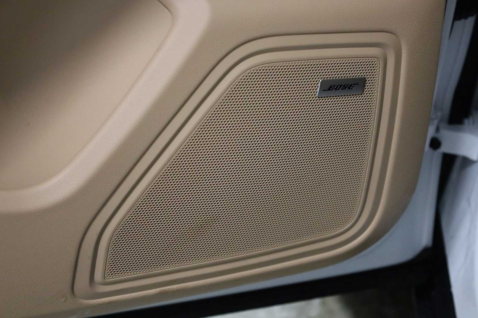 Thumbnail: 2026 Porsche Macan - 17