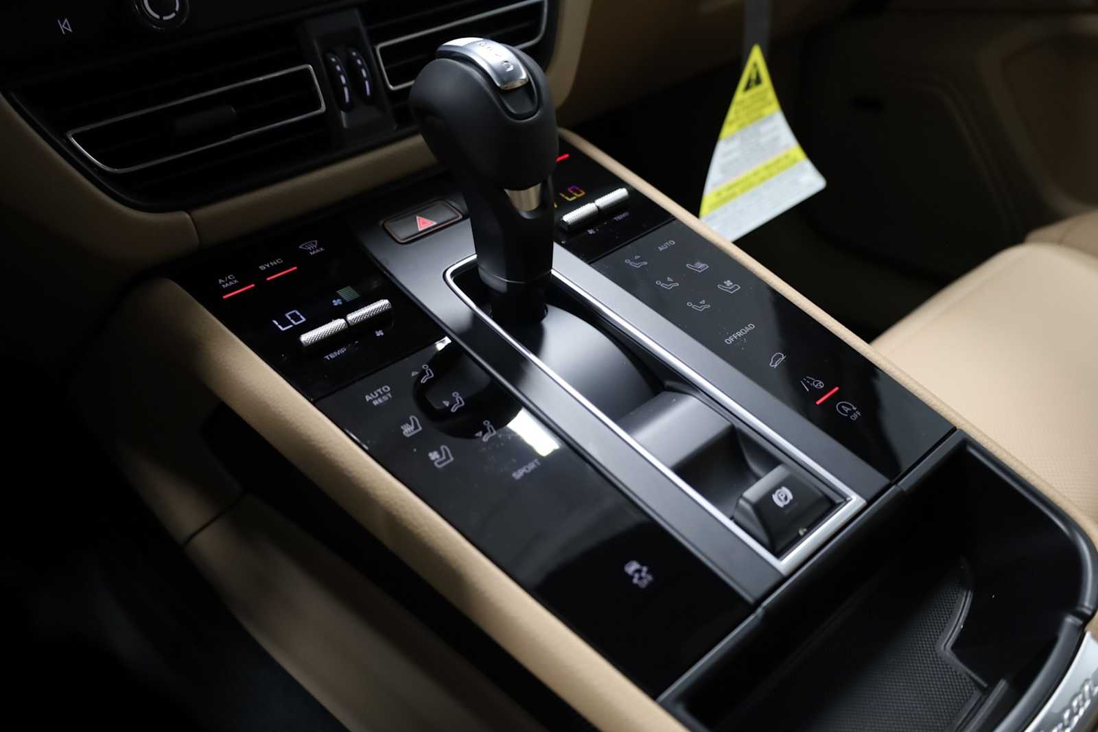 Thumbnail: 2026 Porsche Macan - 31