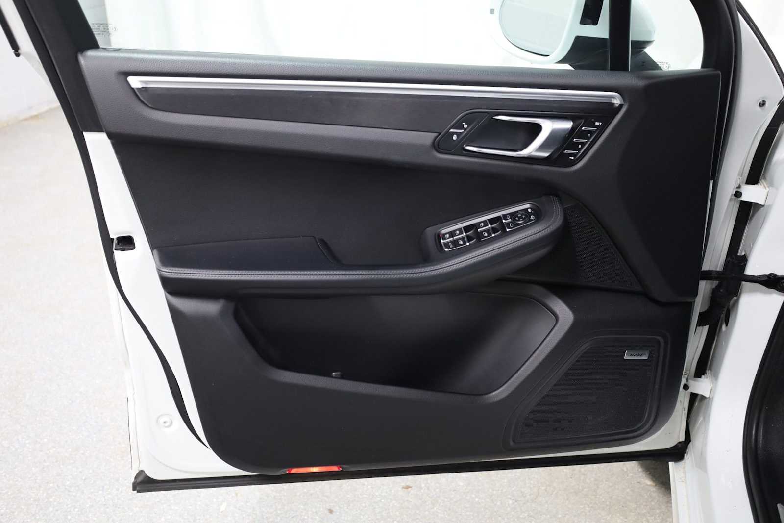 Thumbnail: 2018 Porsche Macan - 16