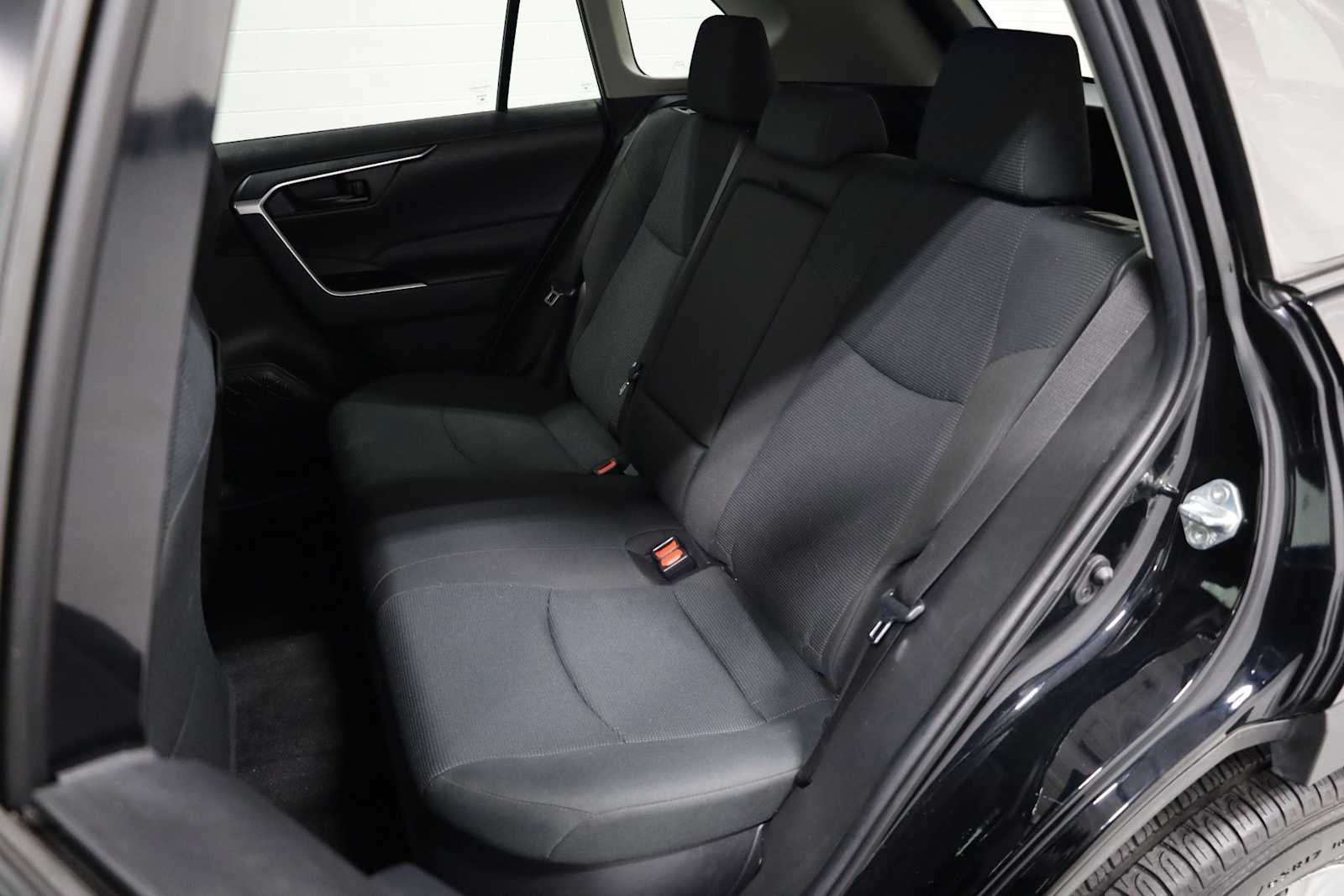 Thumbnail: 2021 Toyota RAV4 - 32