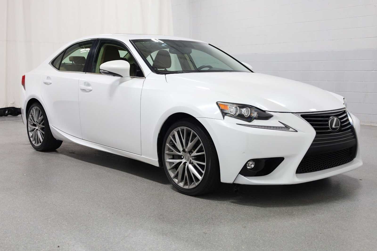 Thumbnail: 2016 Lexus IS - 13