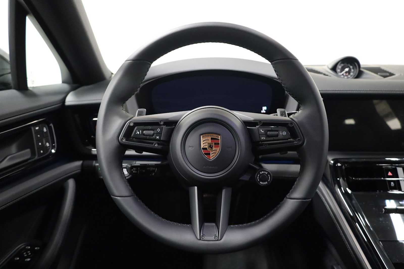 Thumbnail: 2026 Porsche Panamera - 25