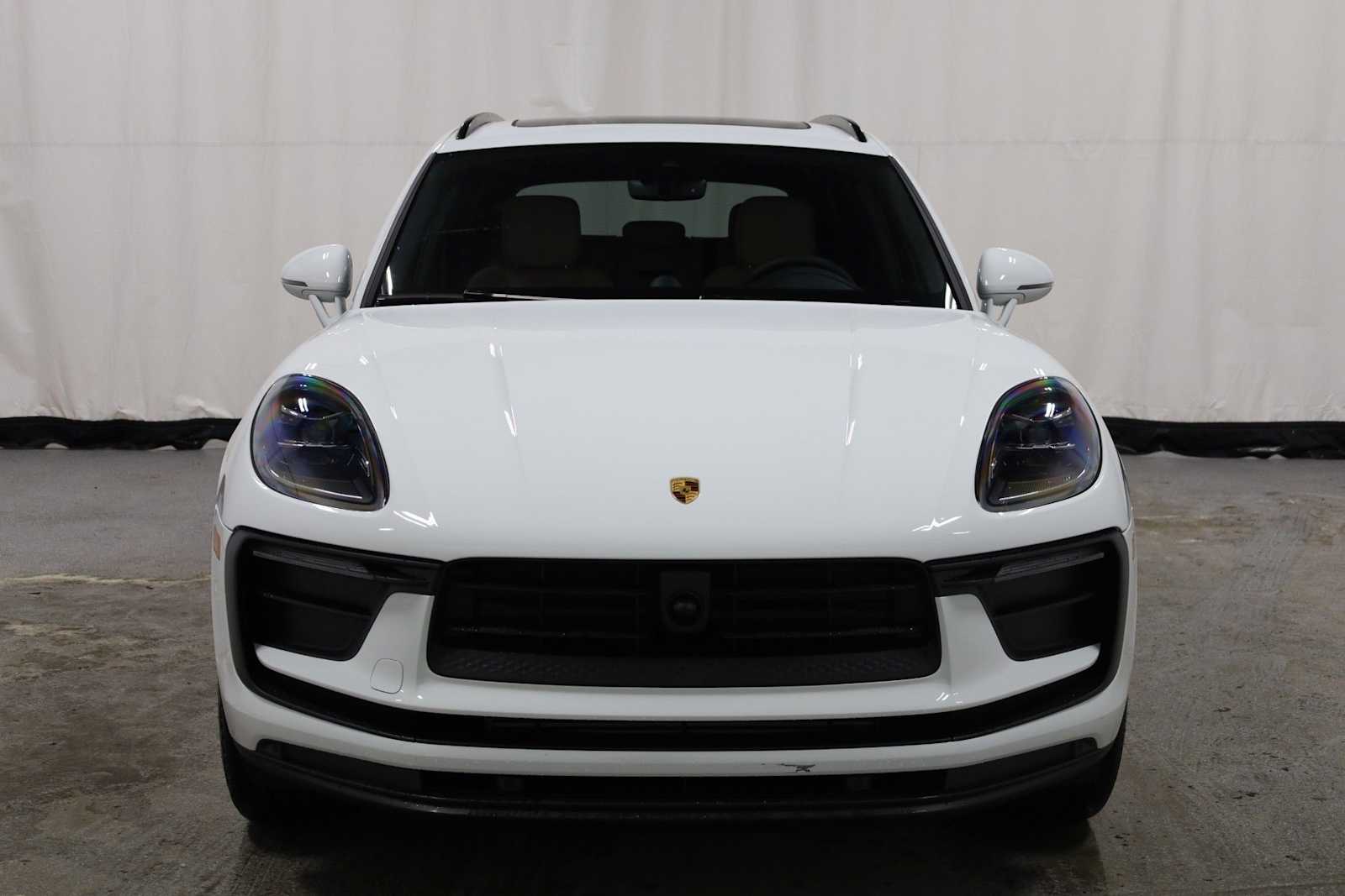 Thumbnail: 2026 Porsche Macan - 14
