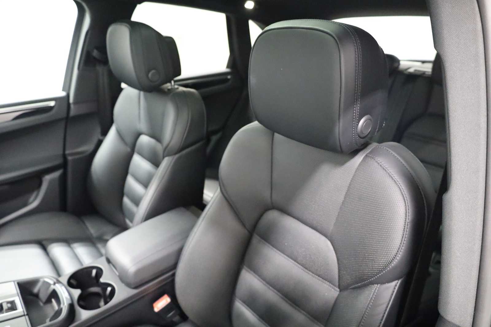 Thumbnail: 2023 Porsche Macan - 19