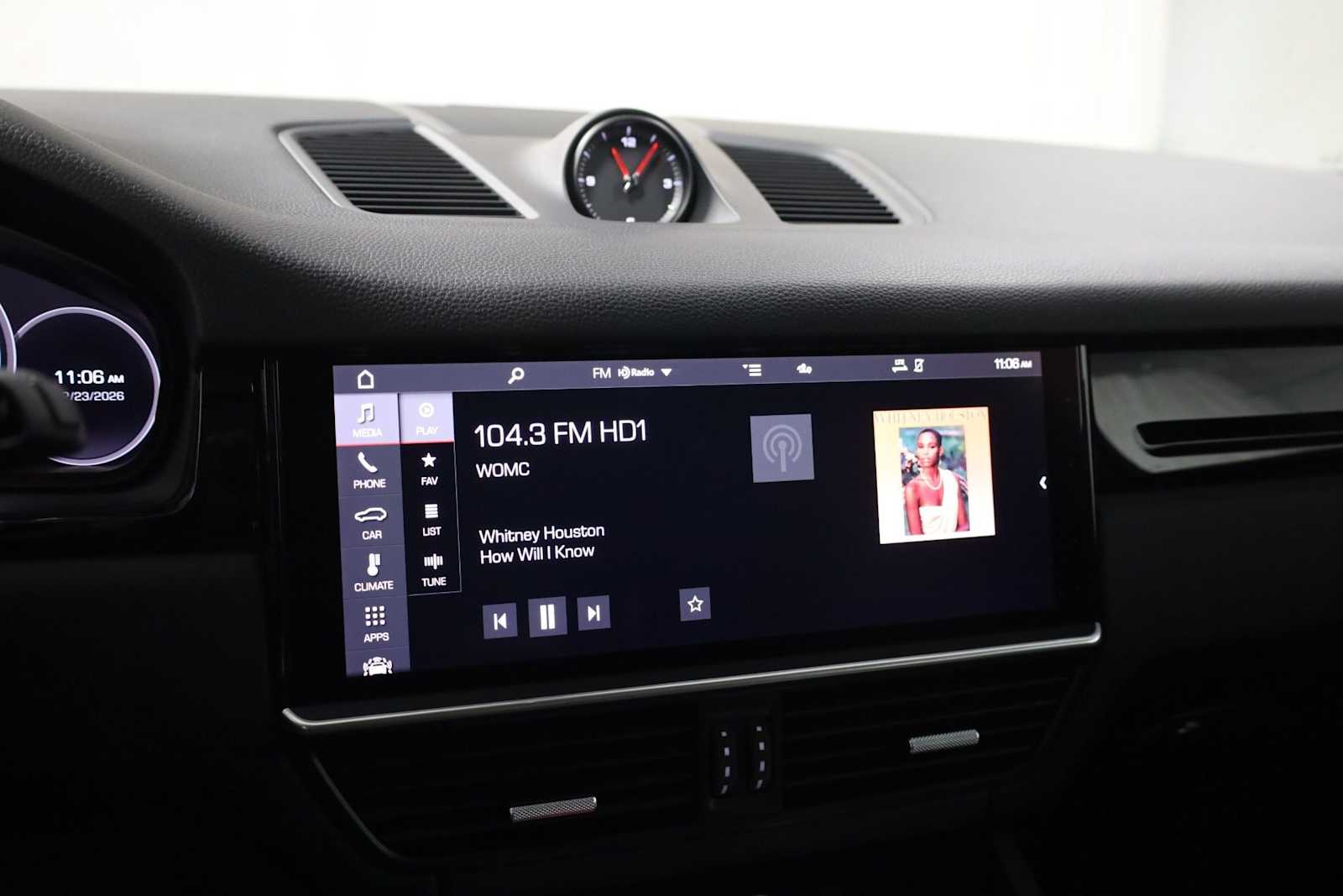 Thumbnail: 2021 Porsche Cayenne - 32