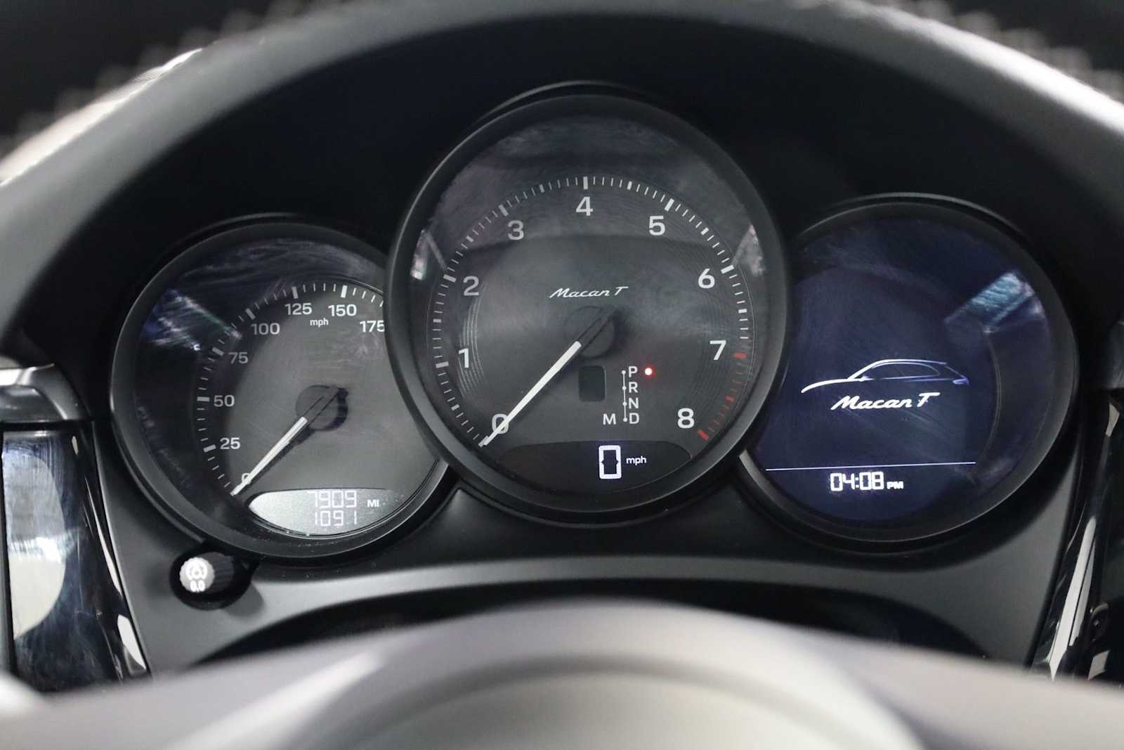 Thumbnail: 2025 Porsche Macan - 24