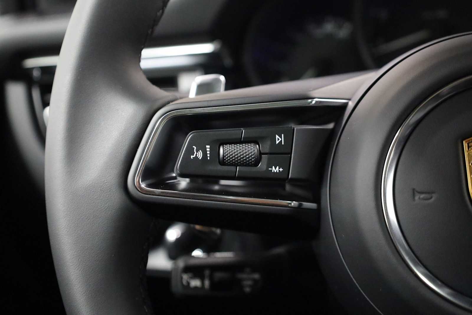 Thumbnail: 2026 Porsche Macan - 27