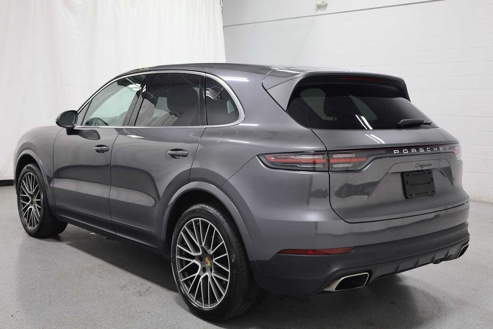 Thumbnail: 2022 Porsche Cayenne - 3