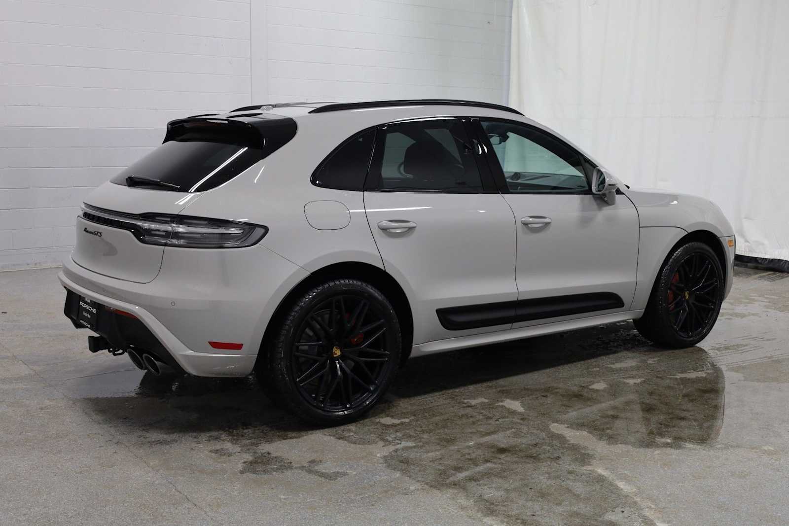 Thumbnail: 2026 Porsche Macan - 9