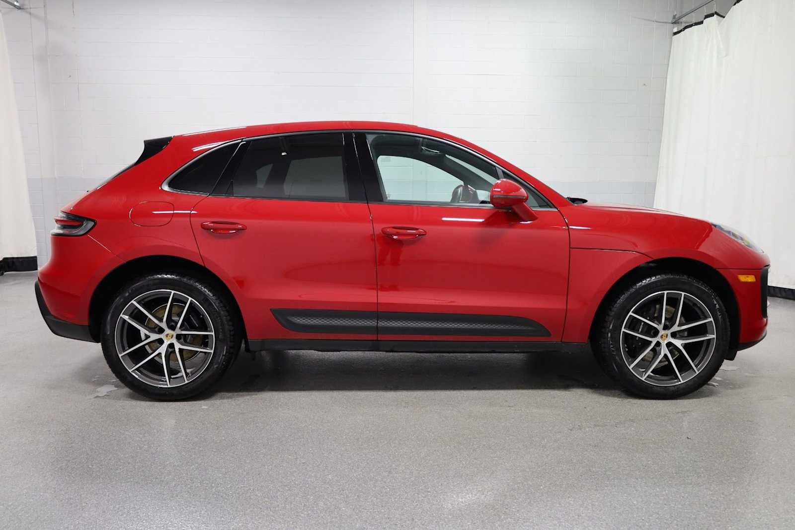 Thumbnail: 2025 Porsche Macan - 10