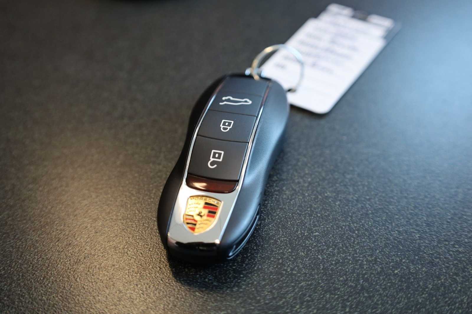 Thumbnail: 2026 Porsche Macan - 43