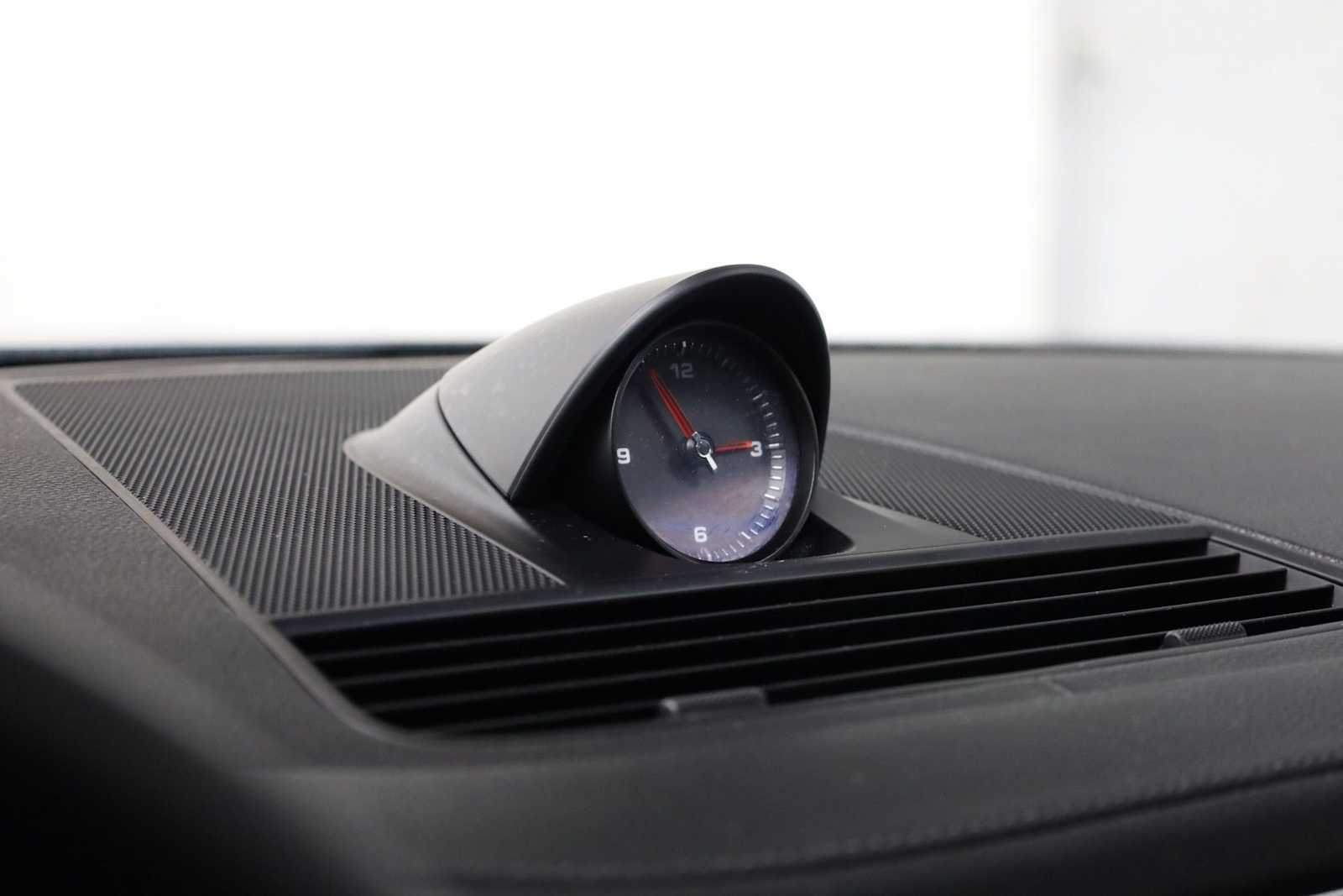 Thumbnail: 2018 Porsche Panamera - 18